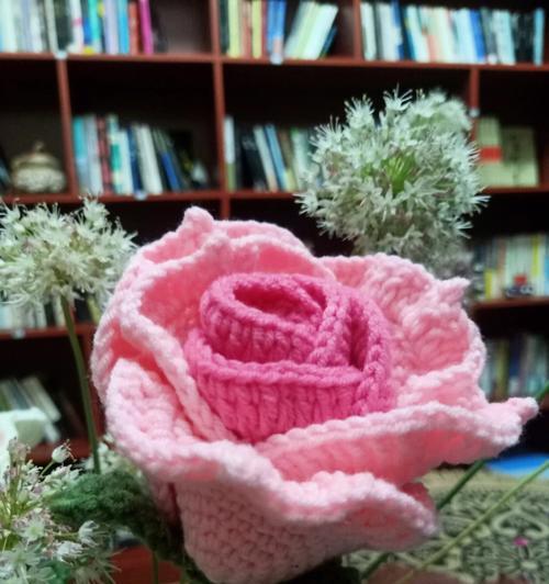 2朵玫瑰花代表什么意思？花语背后的爱情寓意是什么？