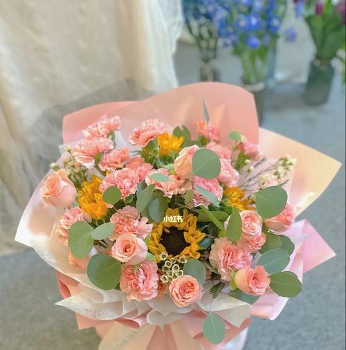 八朵康乃馨加一朵向日葵的花语是什么？这种组合花束有何特殊意义？