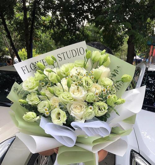 十三支白玫瑰花束的寓意是什么？