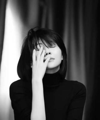 老公送白玫瑰给别的女性代表什么？这种行为背后有何含义？