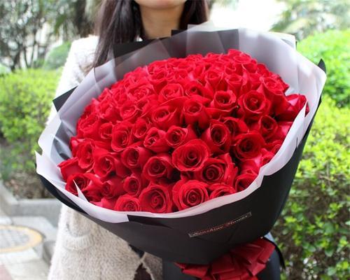 夜店送玫瑰花好吗？女生送什么最合适？