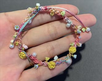 送女友玫瑰花手链代表什么？如何表达爱意？