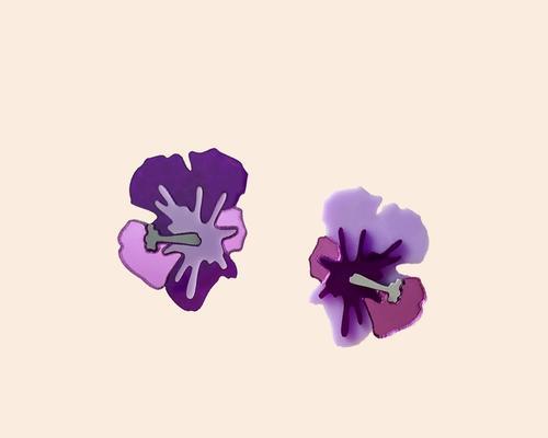 紫色花朵耳饰代表什么寓意？紫色花朵耳饰的象征意义是什么？