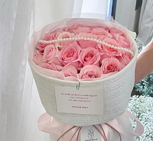 19朵粉玫瑰的花语是什么？这种数量的粉玫瑰有何特别含义？